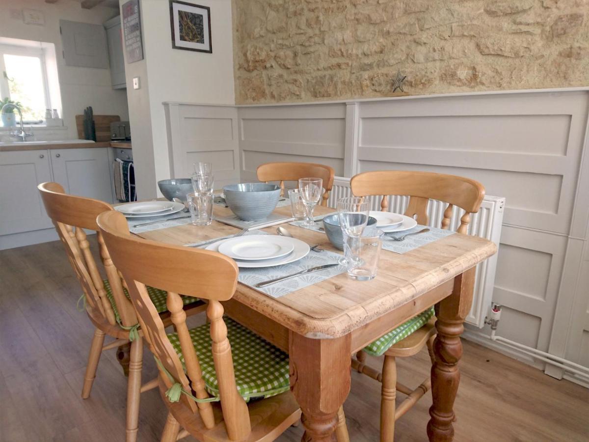 Pass The Keys The Pippins A Cotswold Cottage And Garden Parking Stow-on-the-Wold Eksteriør billede