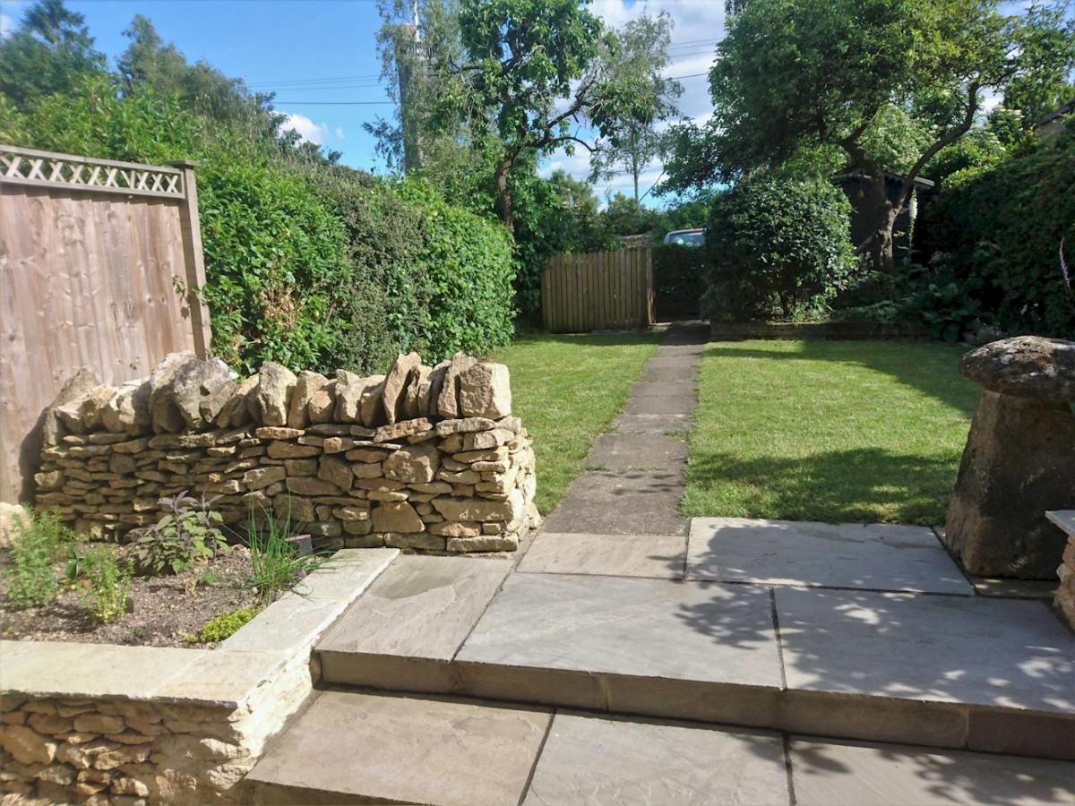 Pass The Keys The Pippins A Cotswold Cottage And Garden Parking Stow-on-the-Wold Eksteriør billede