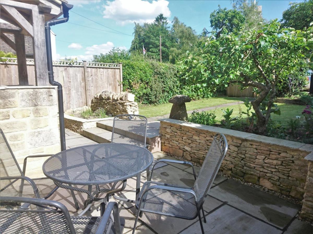 Pass The Keys The Pippins A Cotswold Cottage And Garden Parking Stow-on-the-Wold Eksteriør billede